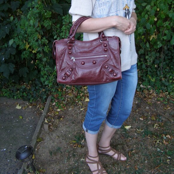 Balenciaga City distressed leather shoulder bag - Picture 3 of 16